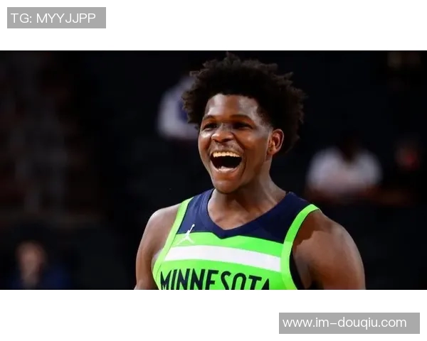 爱德华兹本赛季第12次单场砍下35分5助攻三分球数量领跑联盟其余球员最多仅8次